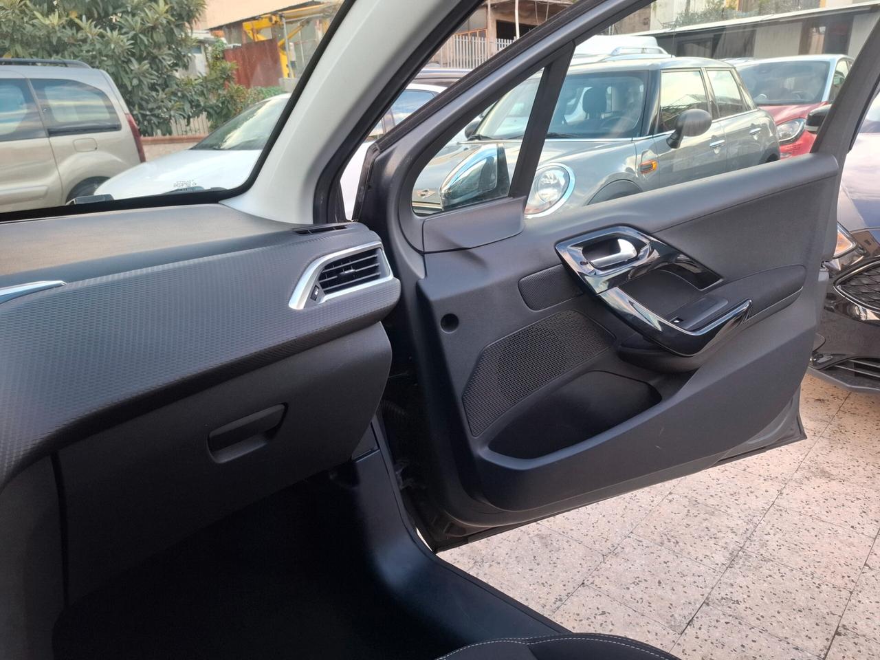 Peugeot 208 BlueHDi 75 5 porte Allure