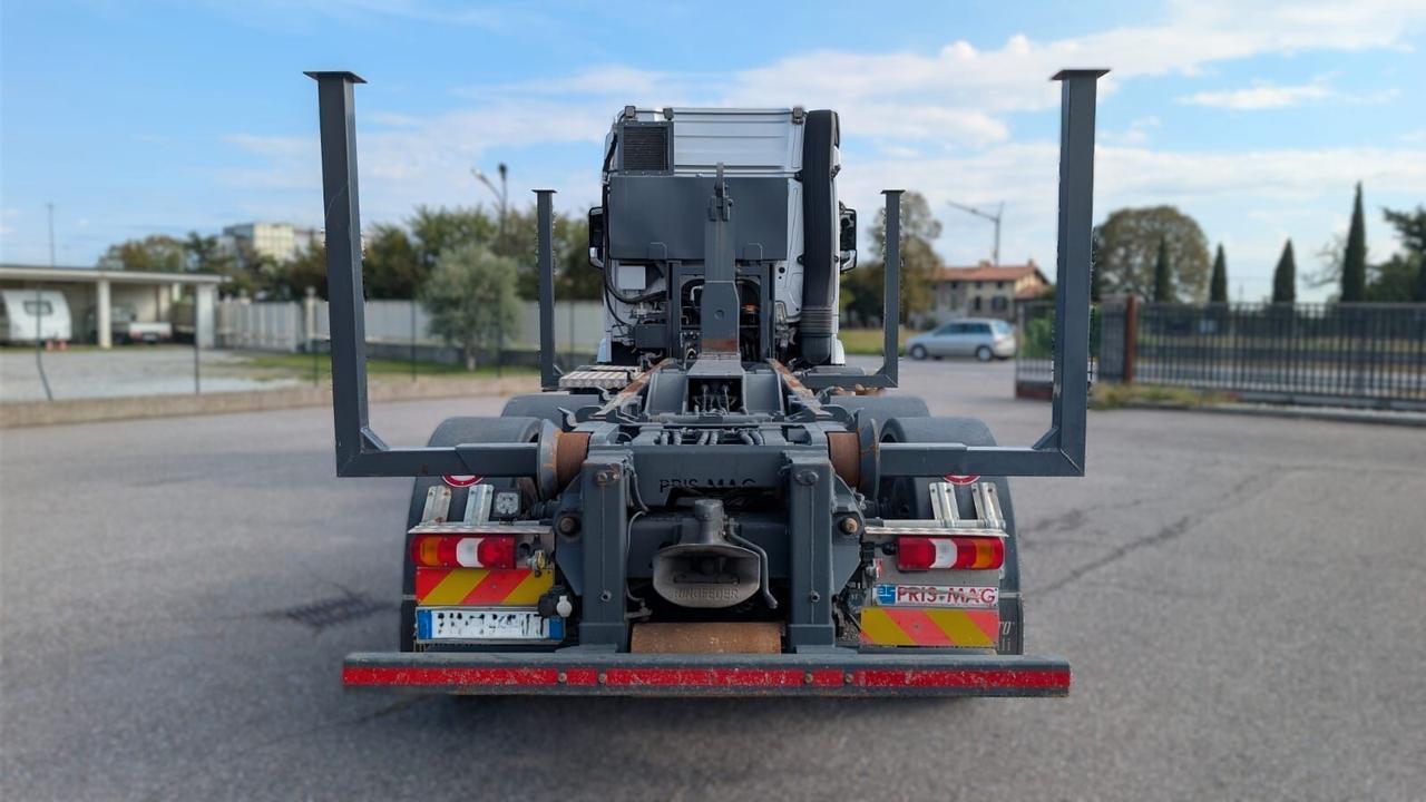 TRATTORE STRADALE E AUTOCARRO CON SISTEMA SCARRABILE PRIS-MAG SA26