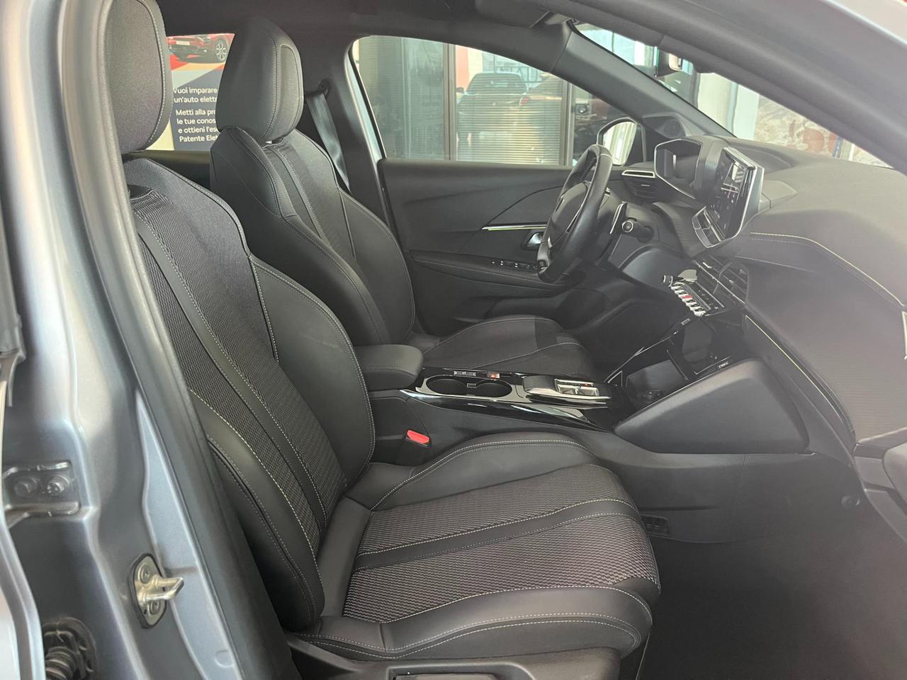 Peugeot 208 208 1.2 hybrid GT 136cv e-dcs 6