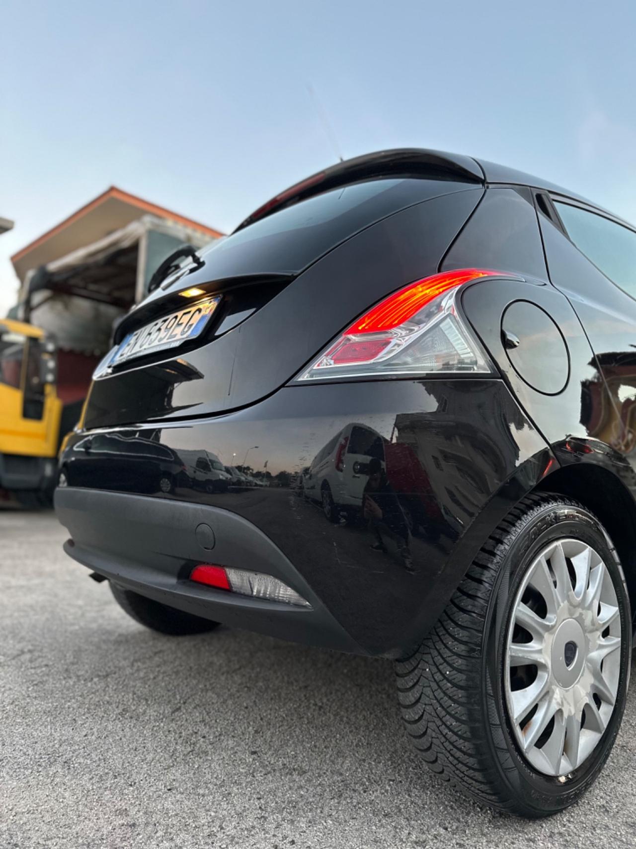 Lancia Ypsilon 1.2 69 CV 5 porte GPL Ecochic Platinum