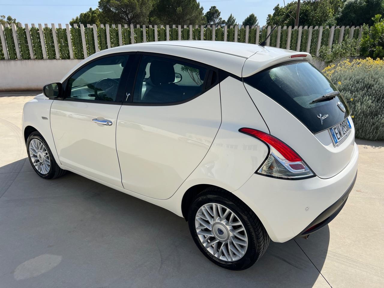 Lancia Ypsilon 1.3 MJT 16V 95 CV 5 porte 2014