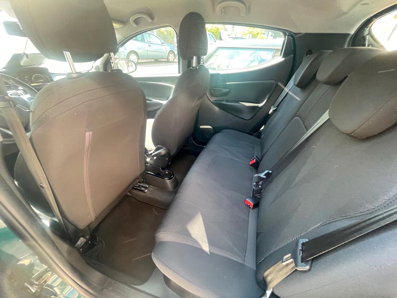 Lancia Ypsilon 1.0 Hybrid Ecochic Gold