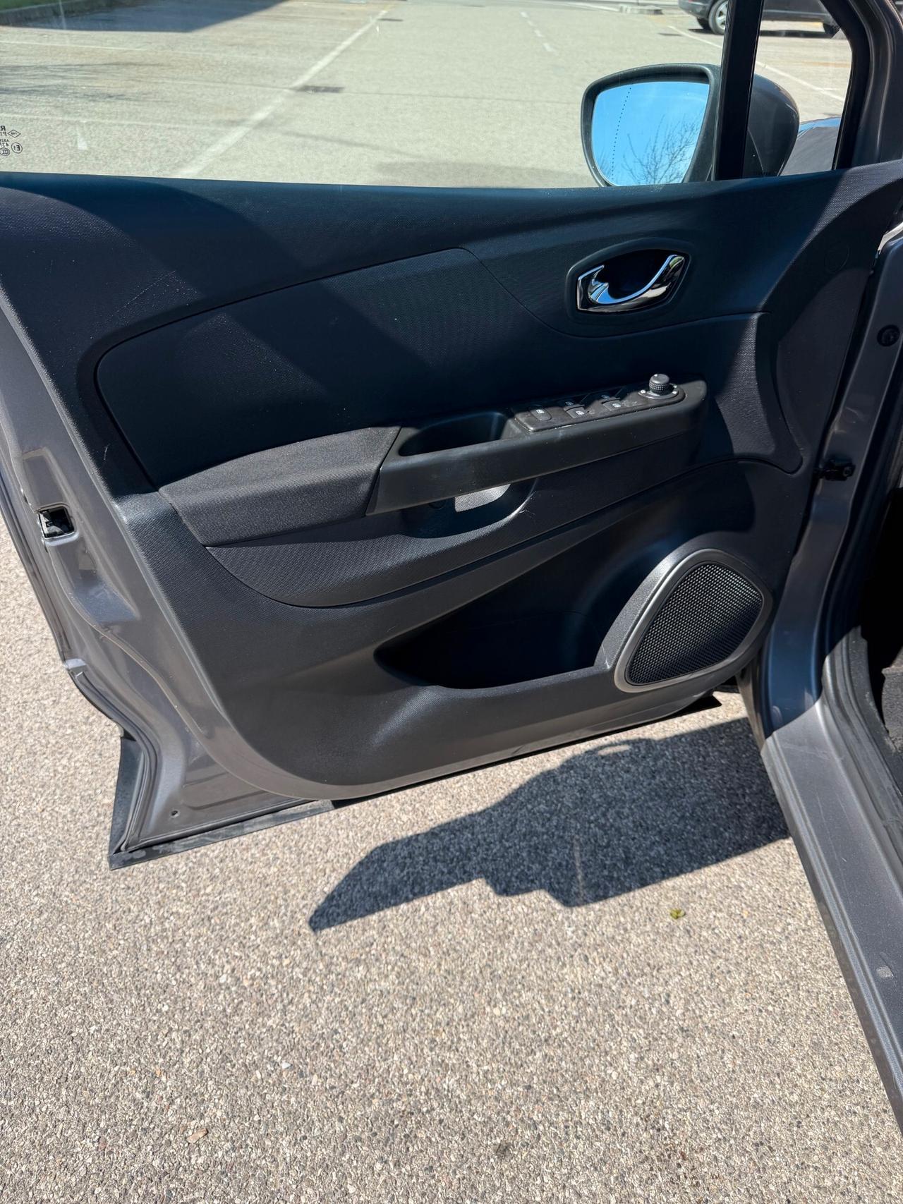 Renault Captur 1.5 dci - NAV. - NEOP. - 12 MESI DI GARANZIA -