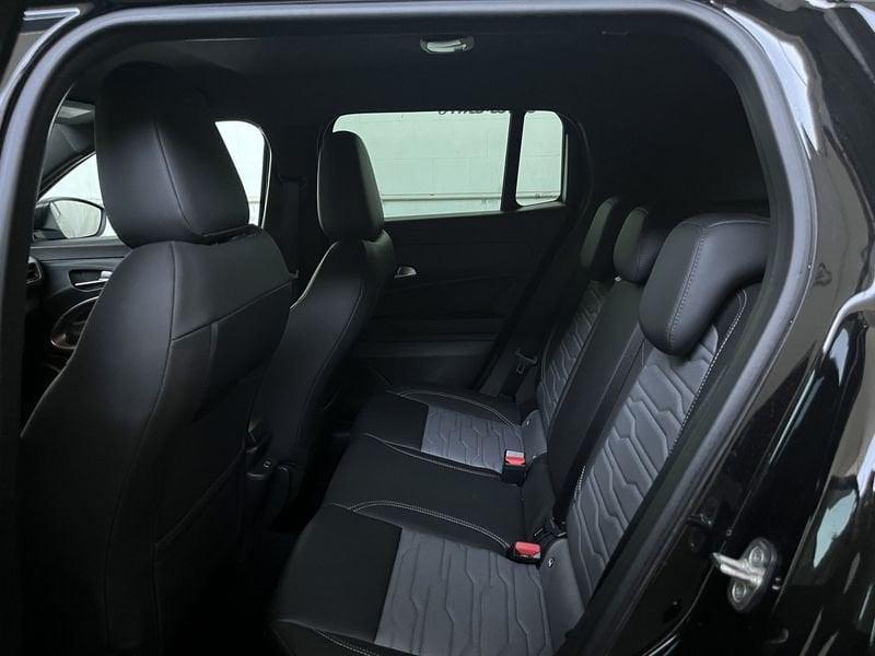 Jeep Avenger 4xe Hybrid 1.2 MHEV 4xe Upland tua da 279,00 al mese