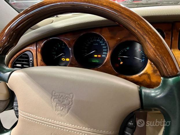 JAGUAR XK8 4.2 Coupé