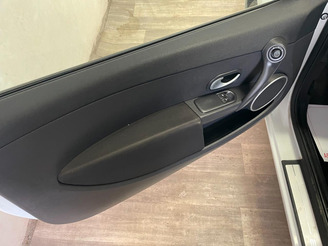 Renault Clio 1.2 3p Luxe FULL Distribuzione tagliandata NEOPATENTATI