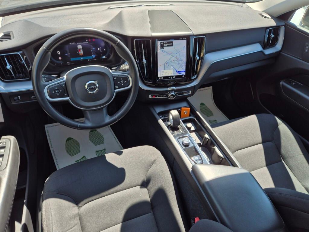 Volvo XC60 B4 (d) AWD automatico Momentum
