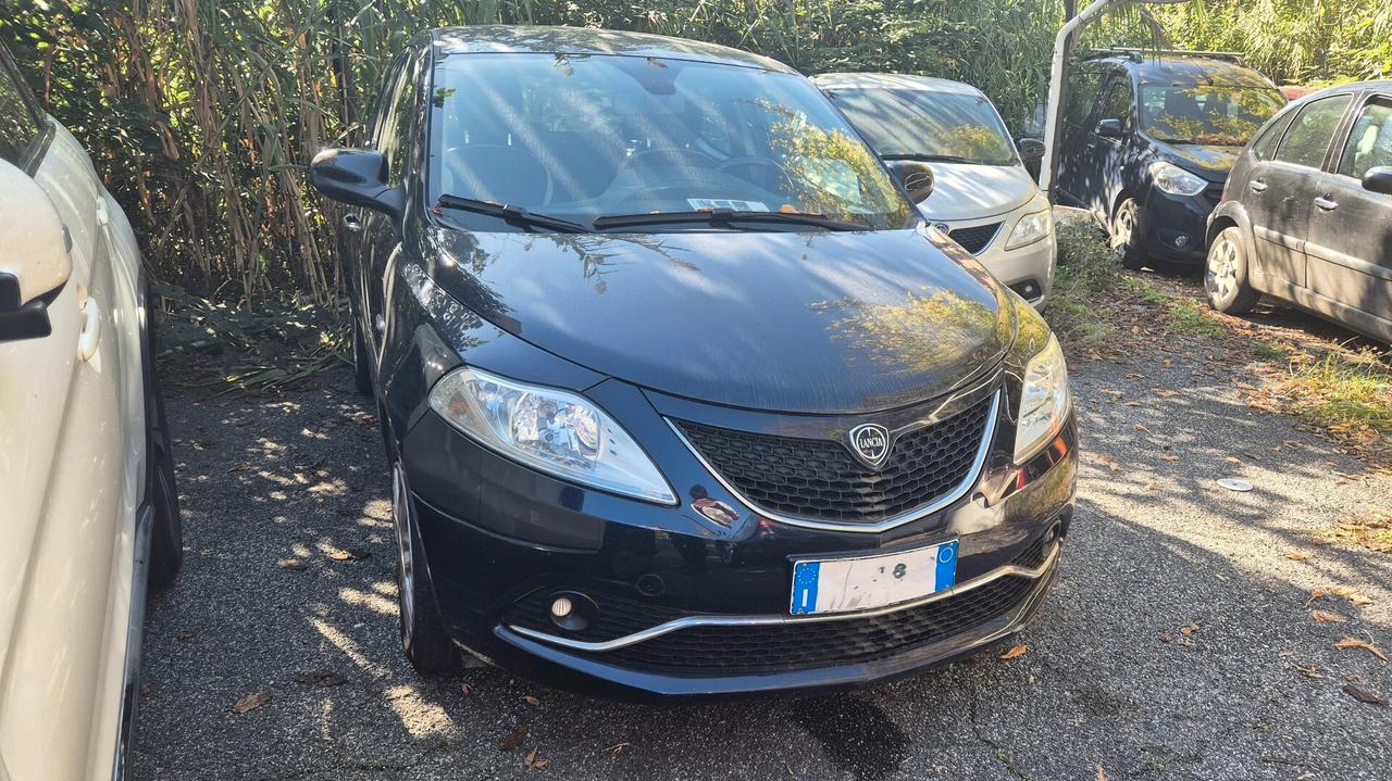 Lancia Ypsilon 0.9 TwinAir 85 CV 5 porte S&S DFN Gold