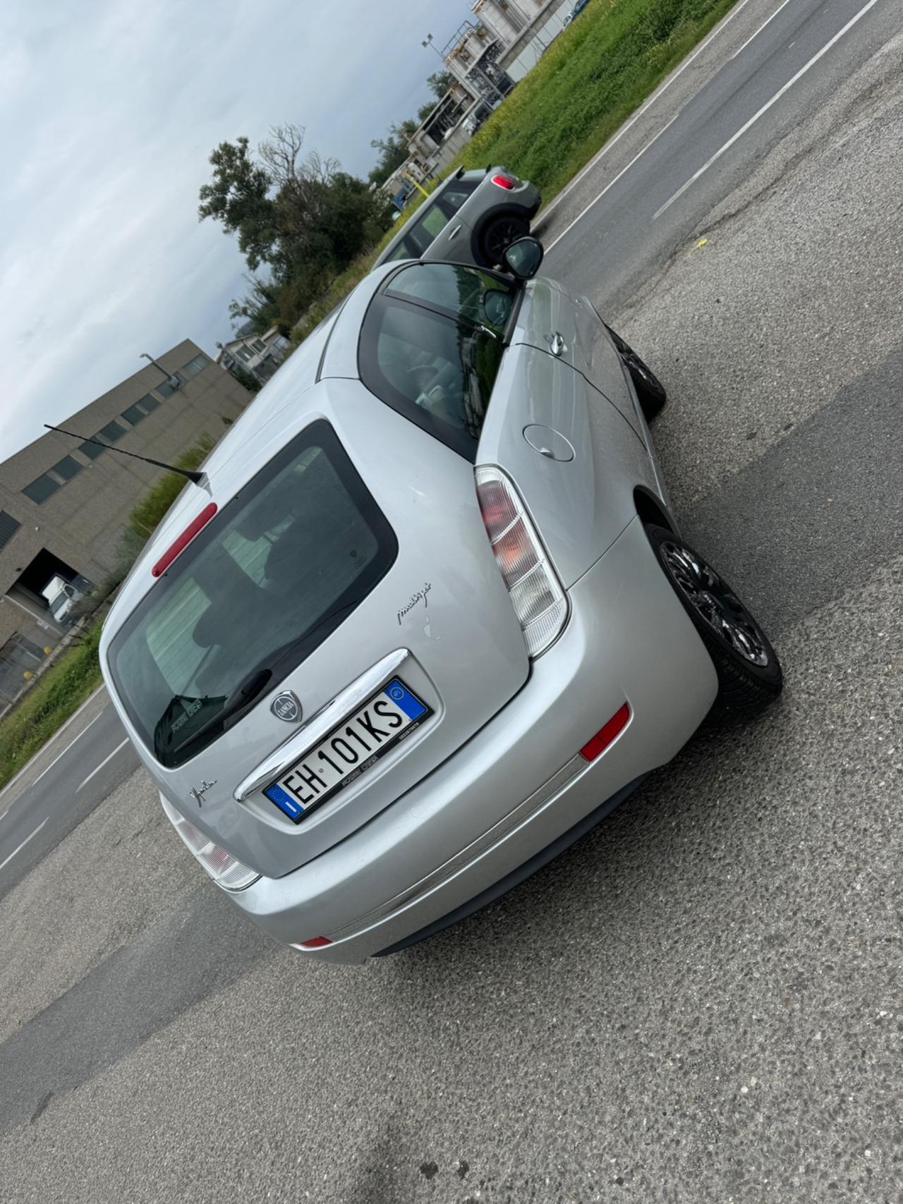 Lancia Ypsilon 1.3 MJT 75 CV Platinum