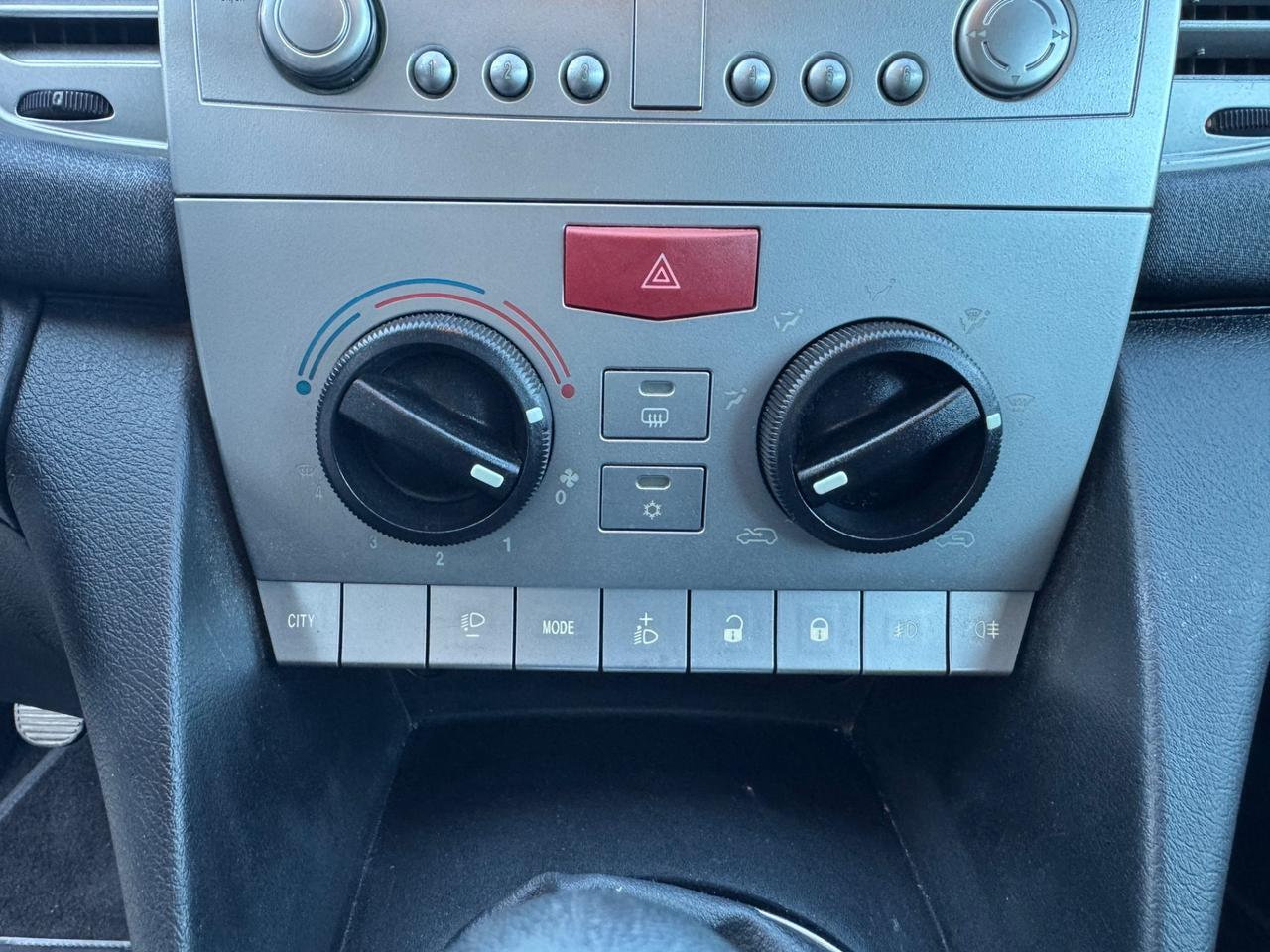 Lancia Ypsilon 1.2 Platino NEOPATENTATI