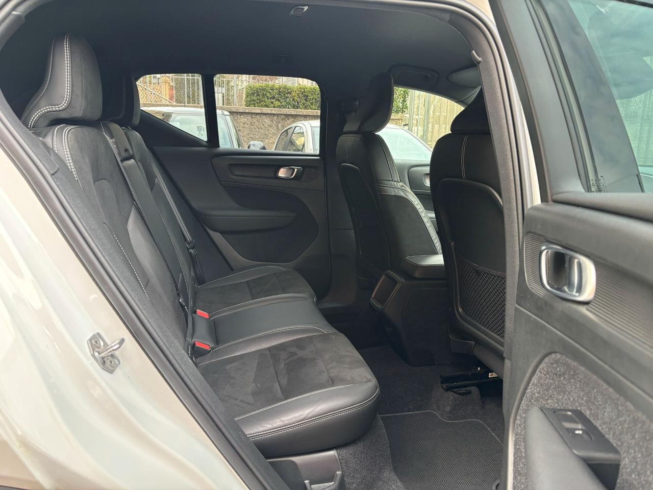 Volvo XC40 T3 R-design PREZZO REALE UNIPROPRIETARIO