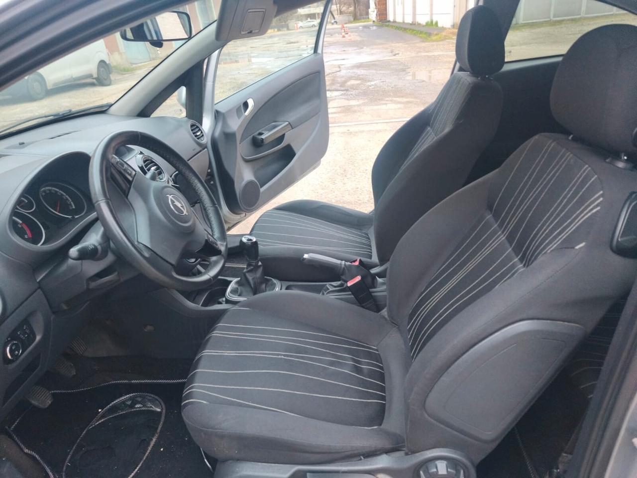 Opel Corsa 2011---1.3 Diesel Neopatentati