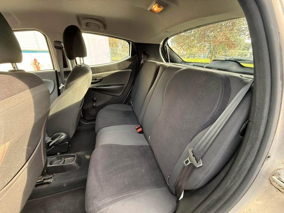 Lancia Ypsilon 0.9 TwinAir 85 CV 5 porte Metano Ecochic Gold