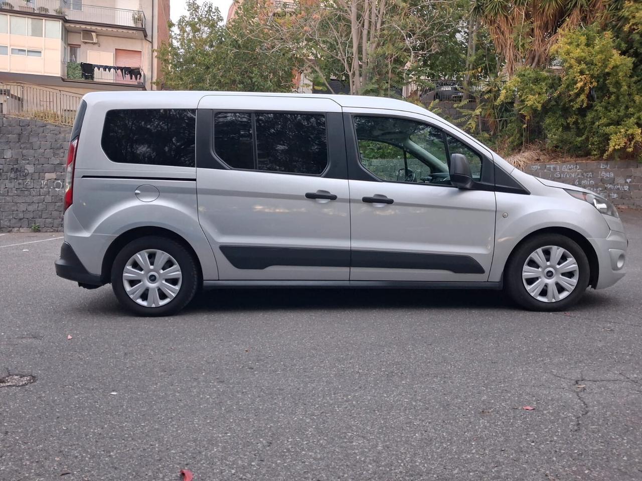 Ford Tourneo Connect Pianale ribassato con rampa disabili in carrozzina