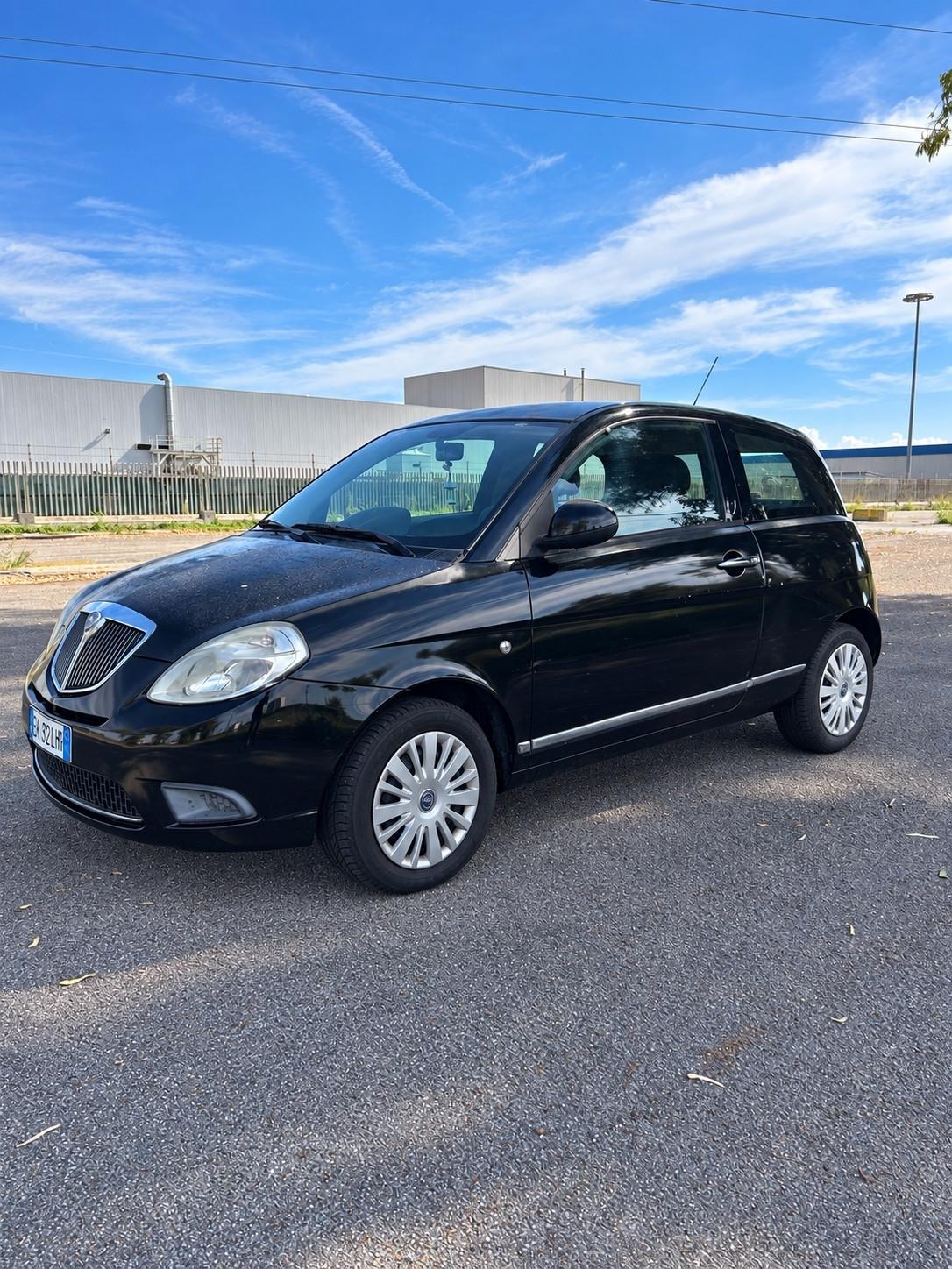 Lancia Ypsilon 1.3 MJT 75 CV Platino
