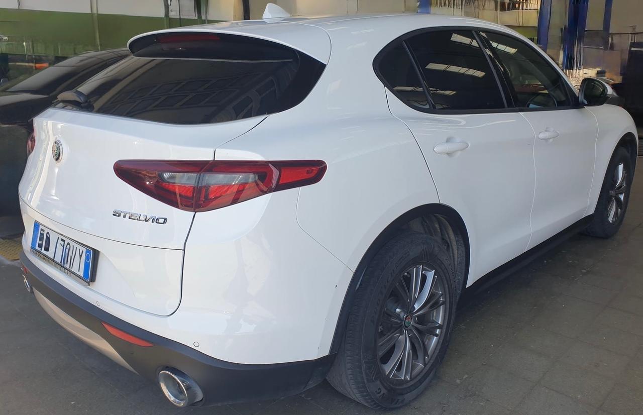 Stelvio 2.2 Turbodiesel 150 CV AT8 RWD Super