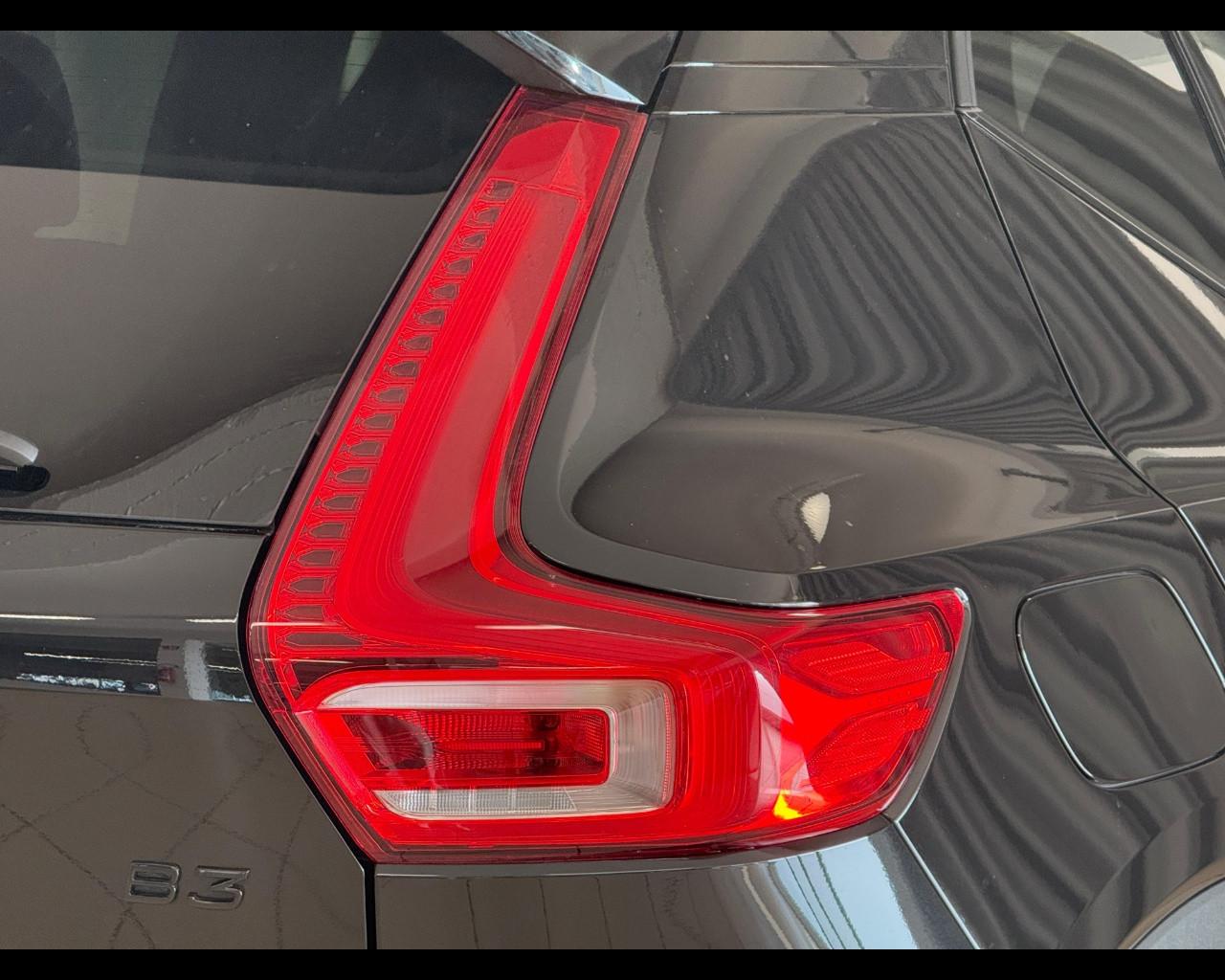 VOLVO XC40 (2017-->) - XC40 B3 automatico Ultra Black Edition