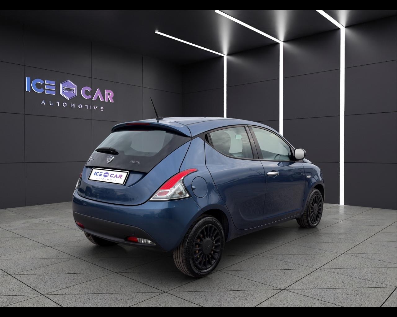 LANCIA Ypsilon 3ª serie - Ypsilon 1.0 FireFly 5 porte S&S Hybrid Silver