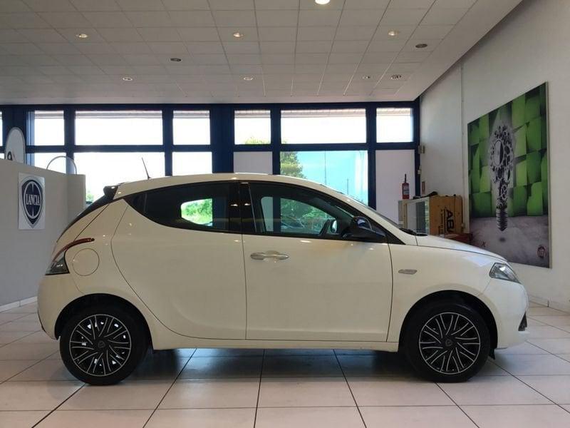 Lancia Ypsilon 1.0 FireFly 5 porte S&S Hybrid Oro MY24