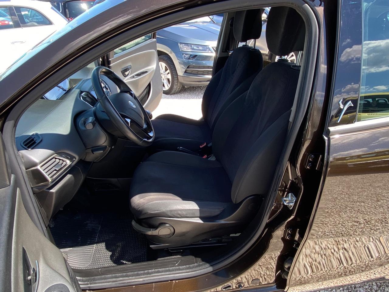 Lancia Ypsilon 1.2 69 CV Unyca UNICO PROPIETARIO,NEOPATENTATI