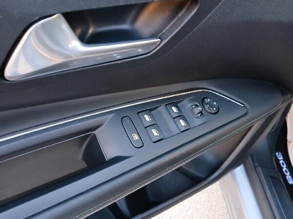 PEUGEOT 3008 BlueHDI 130 EAT8 S&S Allure Pack