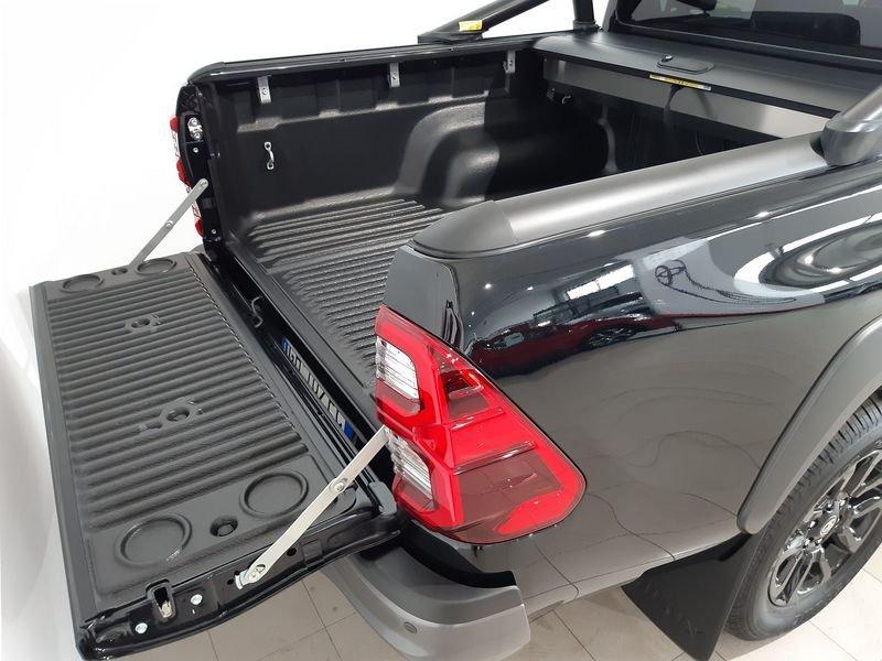 Toyota Hilux 2.8 D A/T 4WD 4 porte Double Cab Invincible