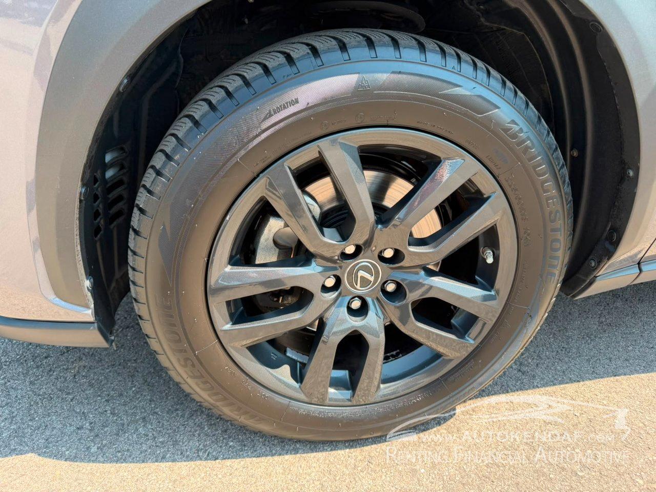 Lexus NX 300h 2.5 Executive 4wd cvt