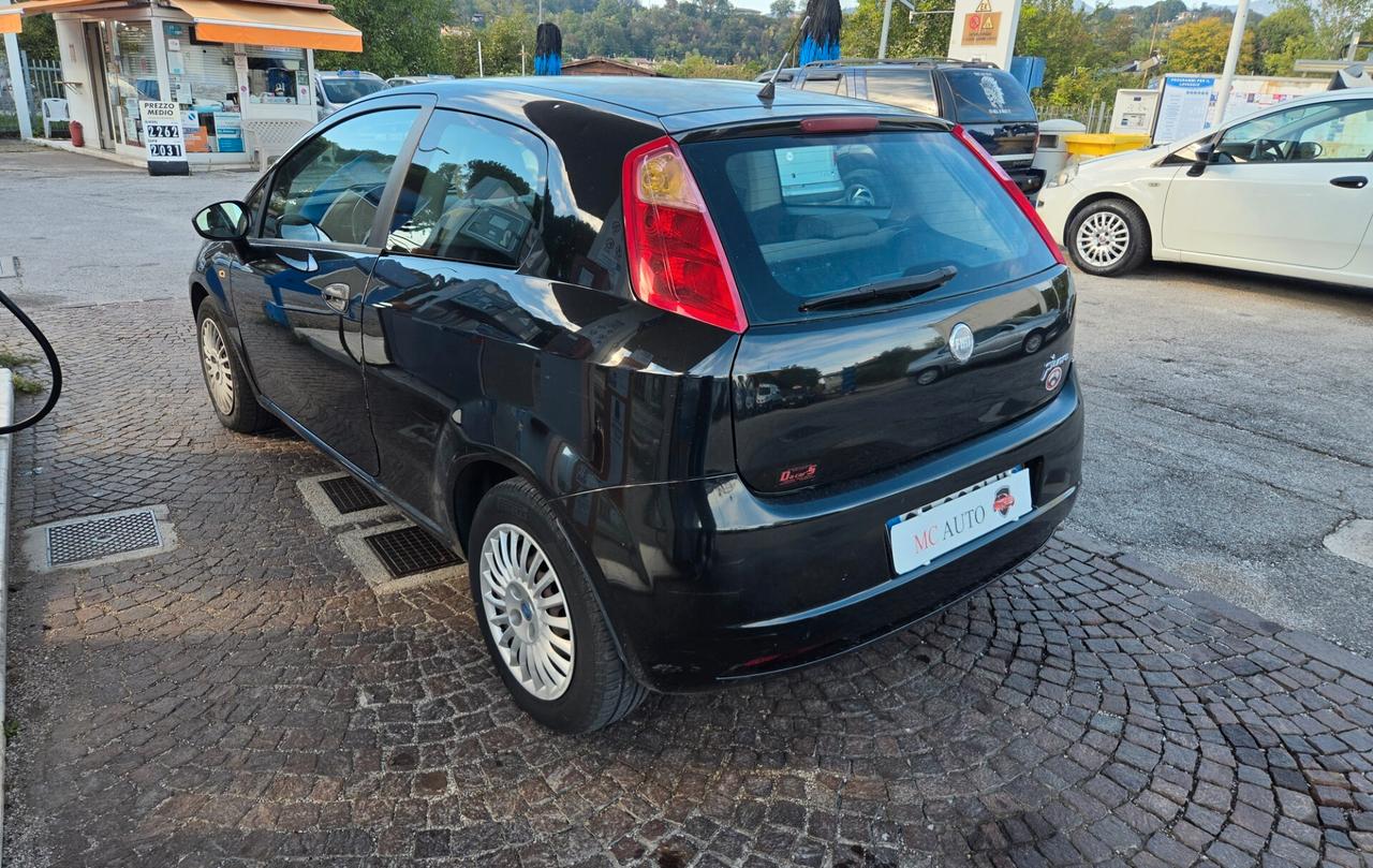 Fiat Grande Punto 1.3 MJT 75 CV 3 porte con 302.000km Neopatentati