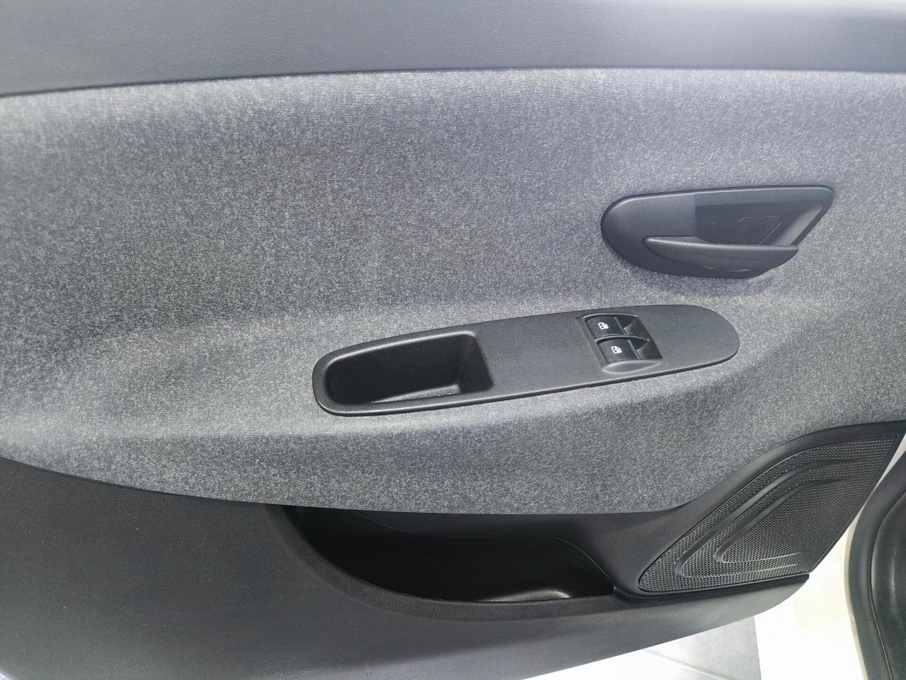 Lancia Ypsilon 1.0 FireFly 5 porte S&S Hybrid Ecochic Silver