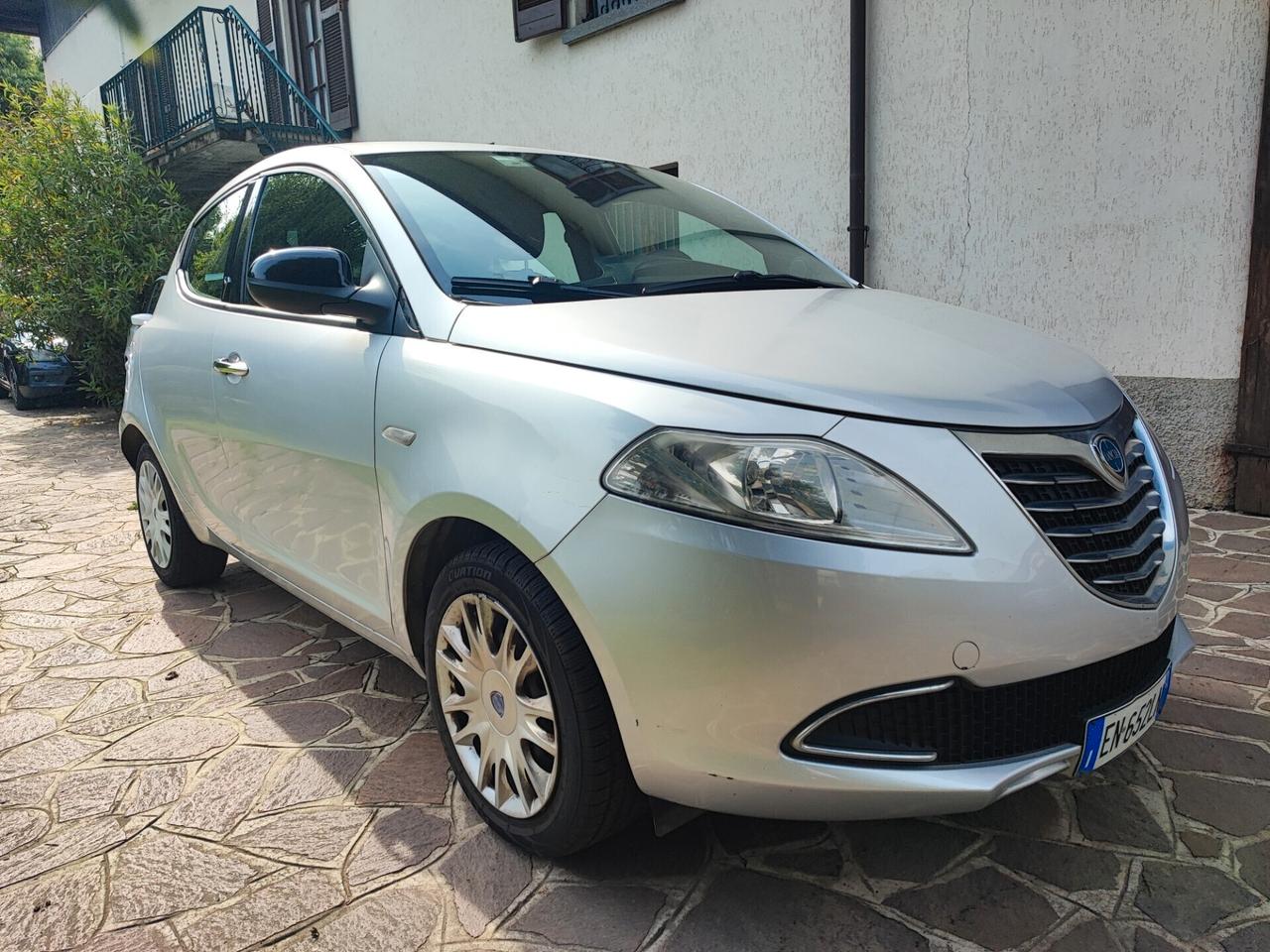 Lancia Ypsilon 1.2 Benz 5 porte euro 5B neopatentati