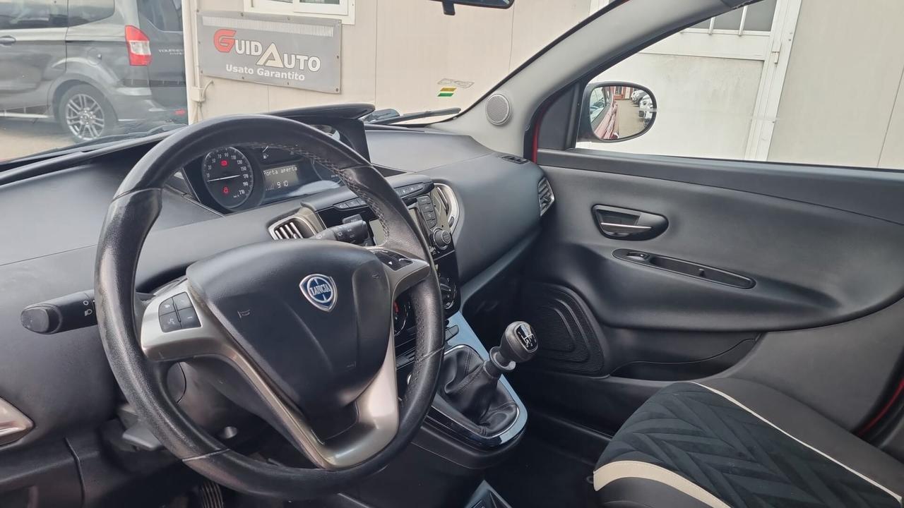 Lancia Ypsilon 0.9 TwinAir 85 CV 5 porte Metano Ecochic Platinum