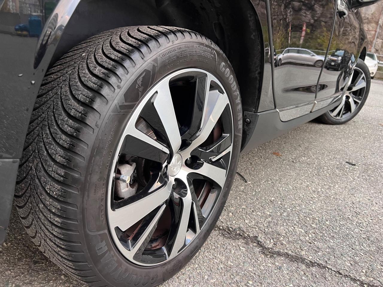 Peugeot 2008 1.6 e-HDi 92 CV Stop&Start Urban Cross