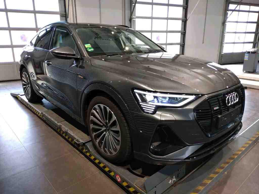 E Tron 55 408CV S-LINE QUATTRO HUD 360° MATRIX 21"