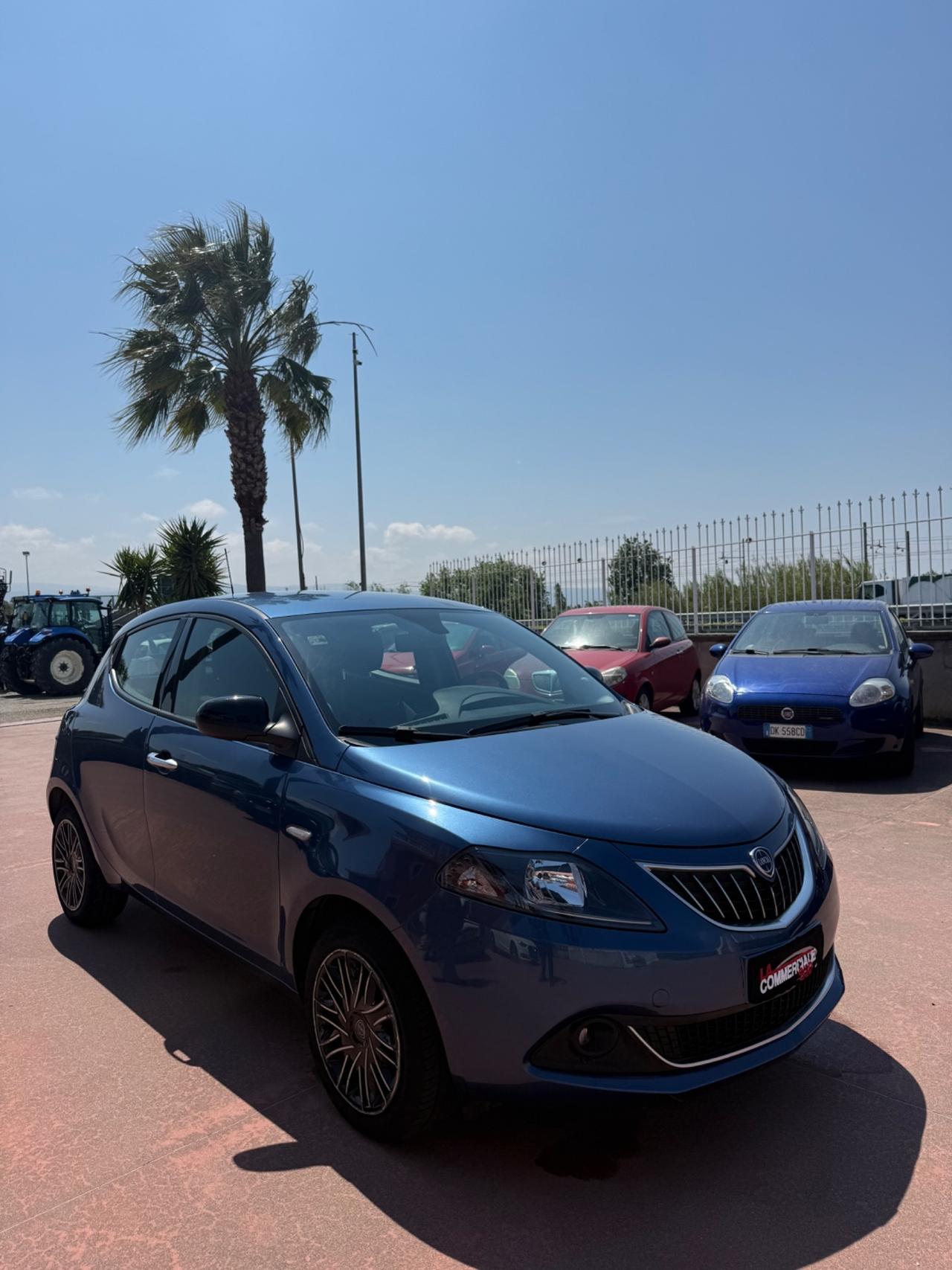 Lancia Ypsilon 1.0 Hybrid 69cv