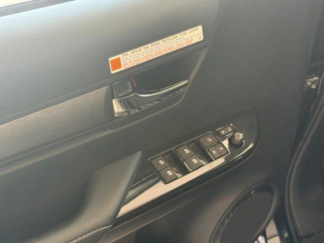 TOYOTA Hilux 2.8 D A/T 4WD 4 porte Double Cab Invincible