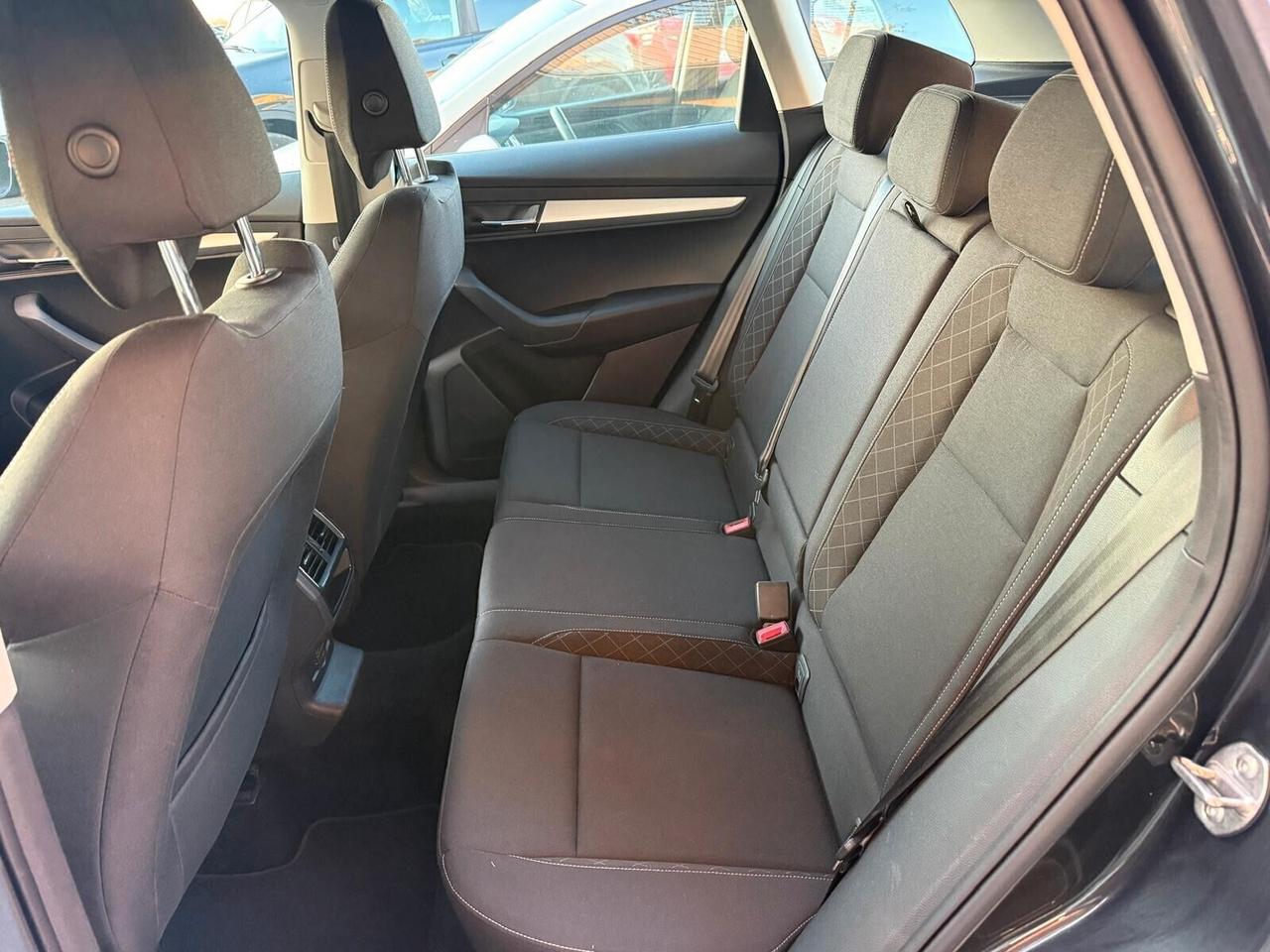 Skoda Karoq 1.6 Diesel Cambio Automatico Neopatentati