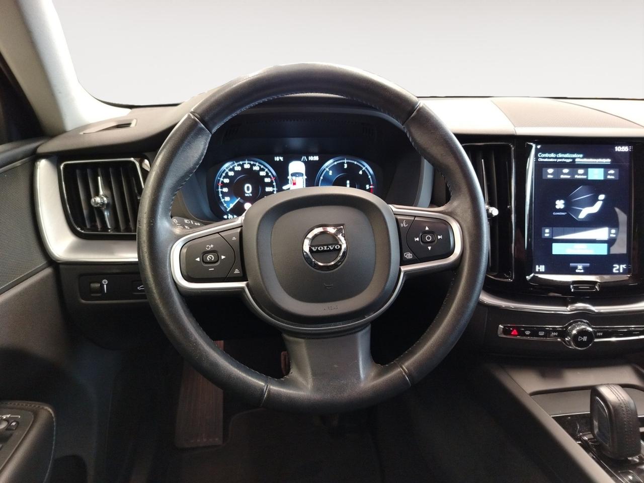 Volvo XC60 B4 D AWD MOMENTUM PRO