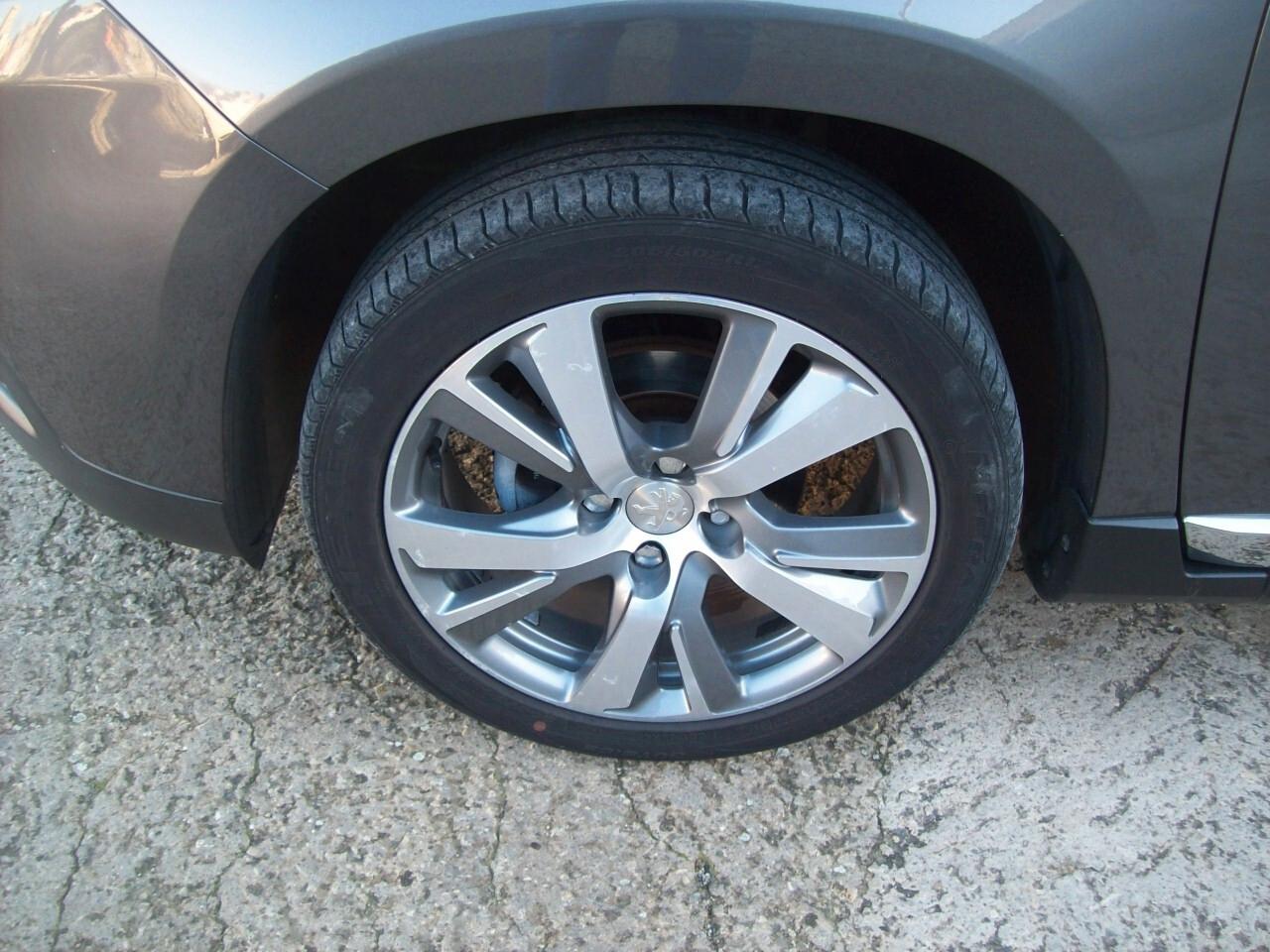 PEUGEOT 2008 1.6 HDI CV.100 Allure "2015"