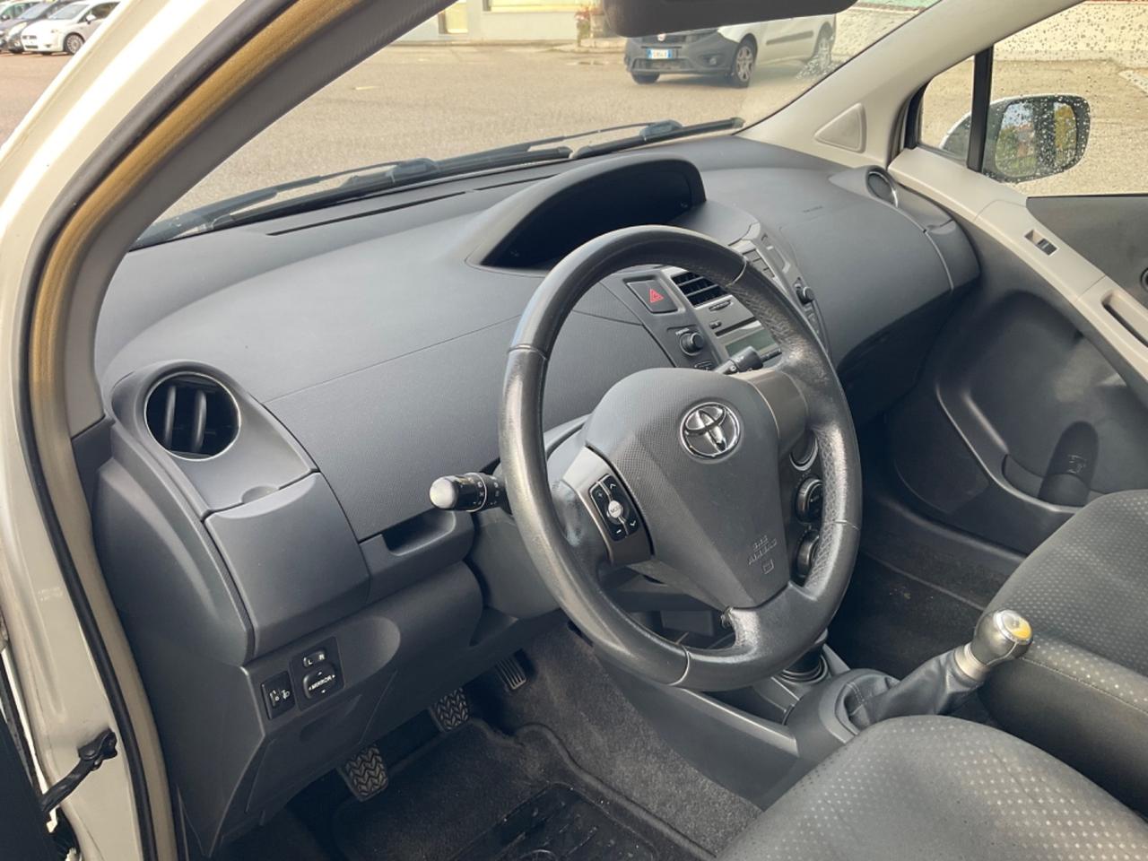 Toyota Yaris 1.0 3 porte Sol