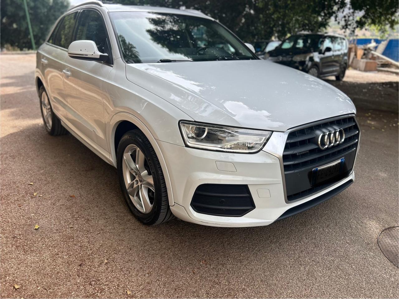 Audi Q3 2.0 TDI 150 CV Sport tetto apribile