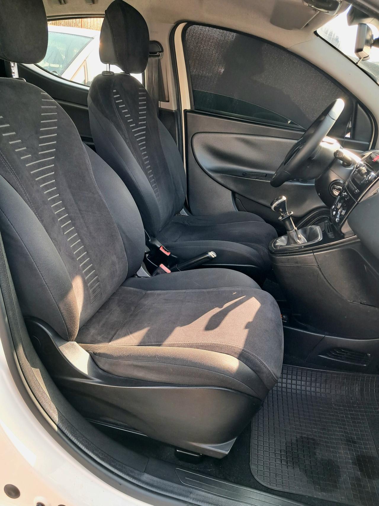 Lancia Ypsilon 1.2 5 porte GPL Platino