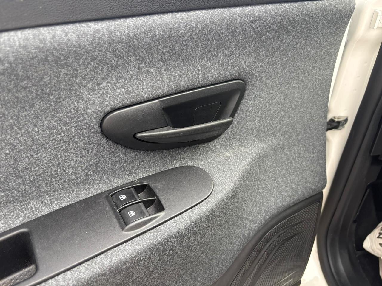 Lancia Ypsilon 1.2 69 CV 5 porte GPL Alberta Ferretti