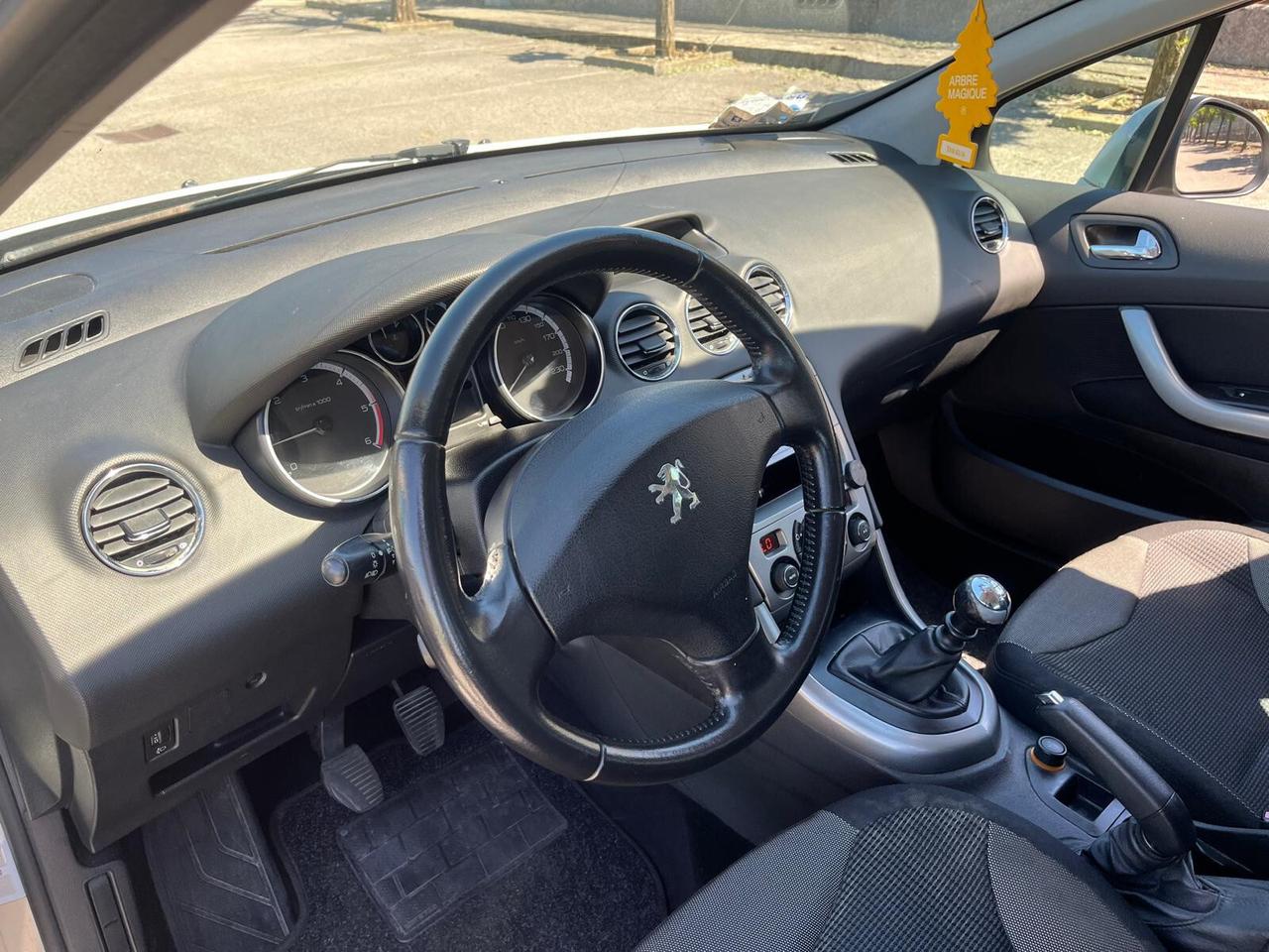 Peugeot 308 1.6 HDi 110CV 5p. Féline (6 Marce)