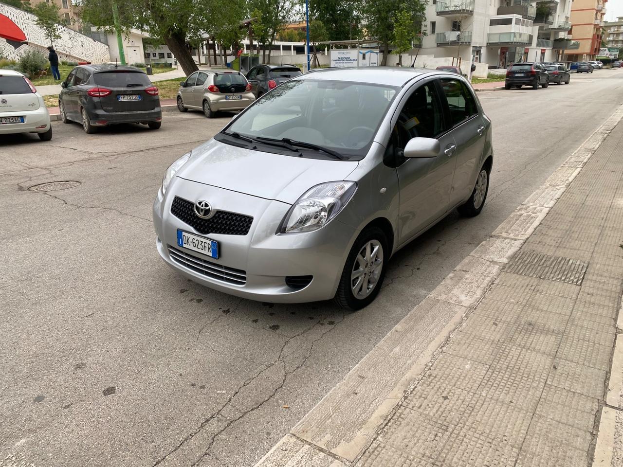 Toyota Yaris 1.0 5 porte Sol