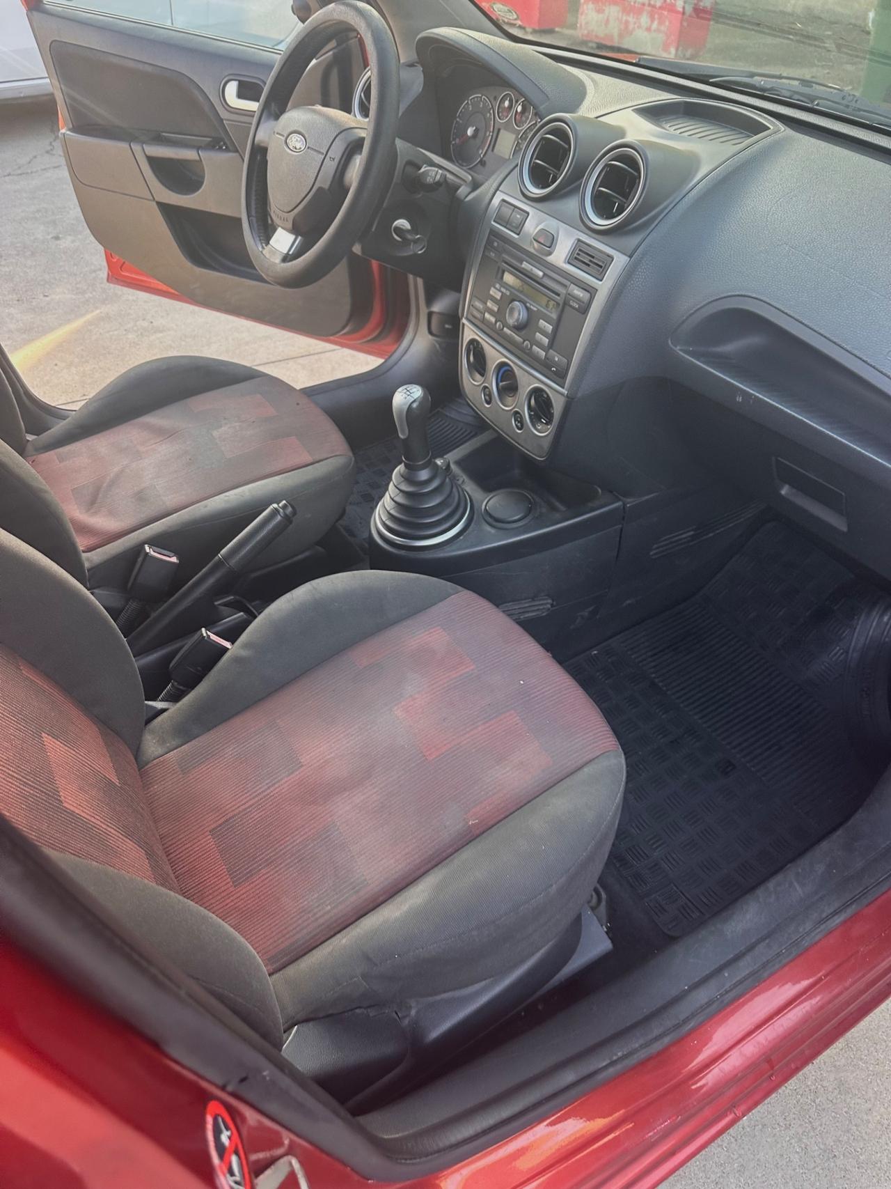 Ford Fiesta 1.4 TDCi 68cv 5p Ghia