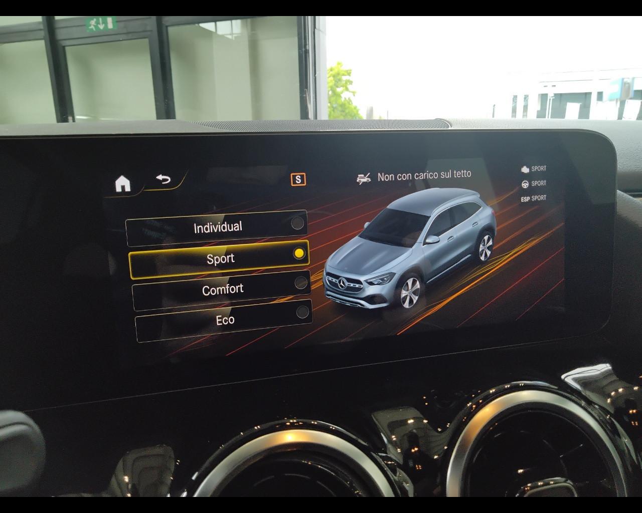 Mercedes-Benz GLA-H247 2020 - GLA 180 d Sport auto