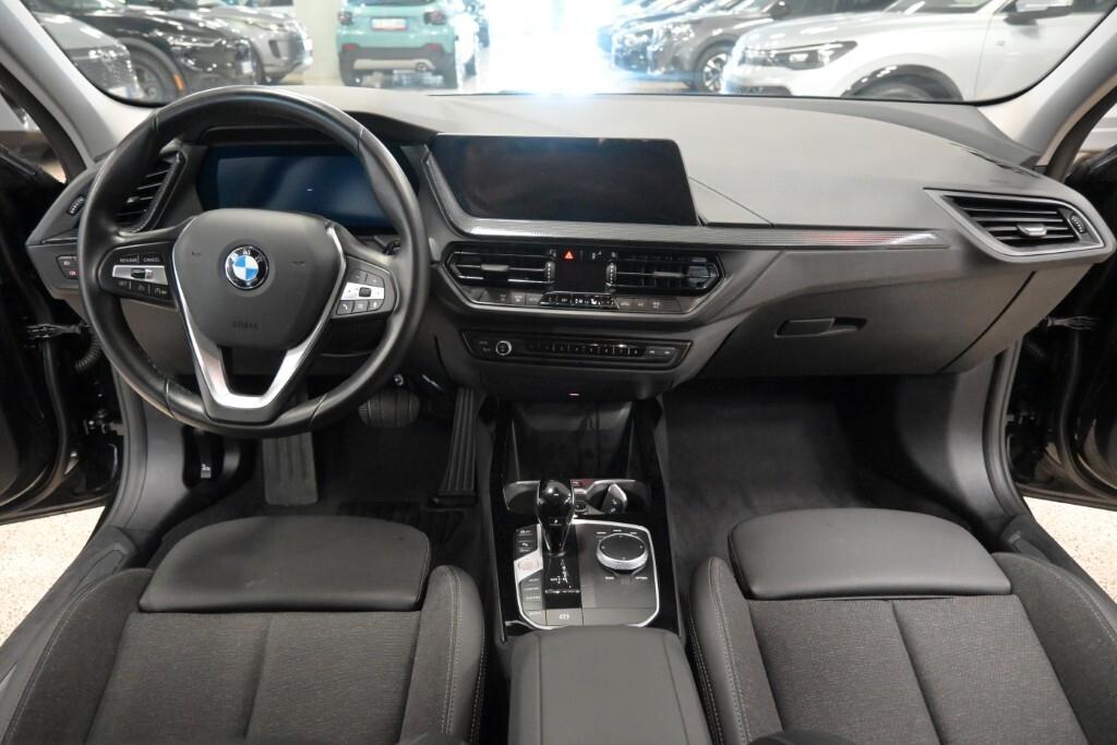 BMW 118i 136CV STEPTRONIC SPORT EDITION ( FARI LED - BMW DIGITAL COCKPIT - AMBIENT LIGHTS - NAVI - MIRROR - PARK ASSISTANT - TELECAMERA POST. - CERCHI 17 )