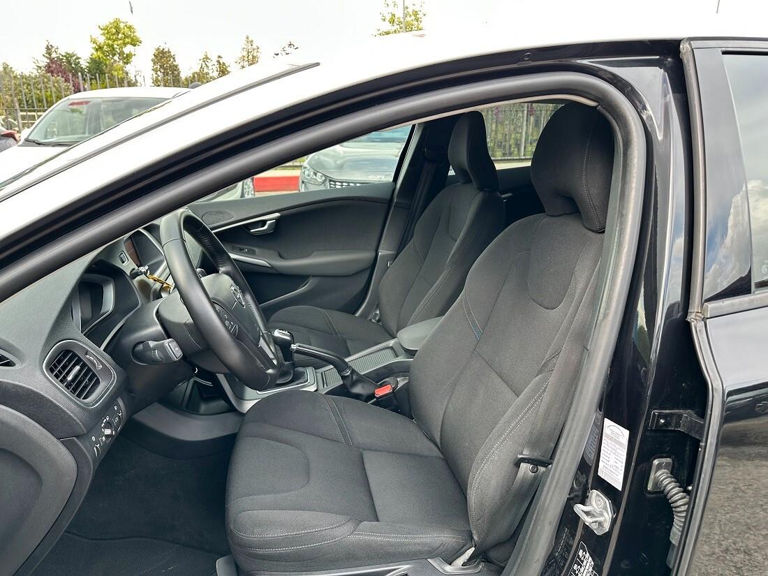 Volvo V40 D2 R-design