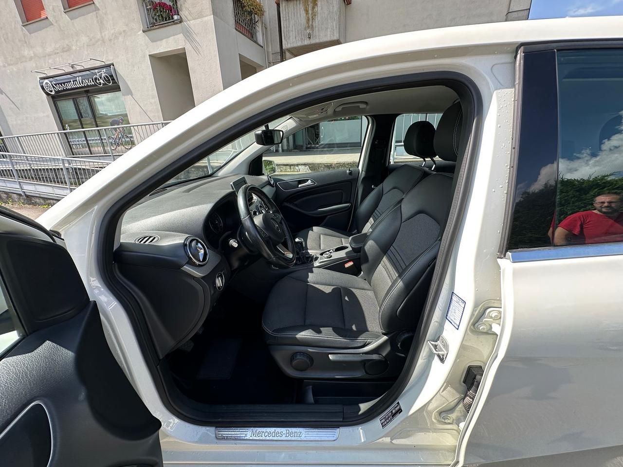 Mercedes-Benz B 180 Sport B 180 D BlueEFFICIENCY