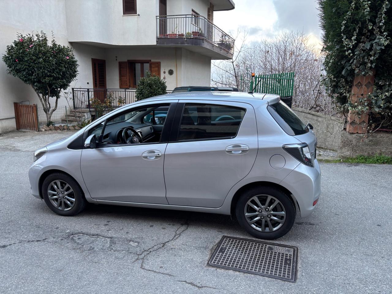 Toyota Yaris 1.0 5 porte(neopatentato)